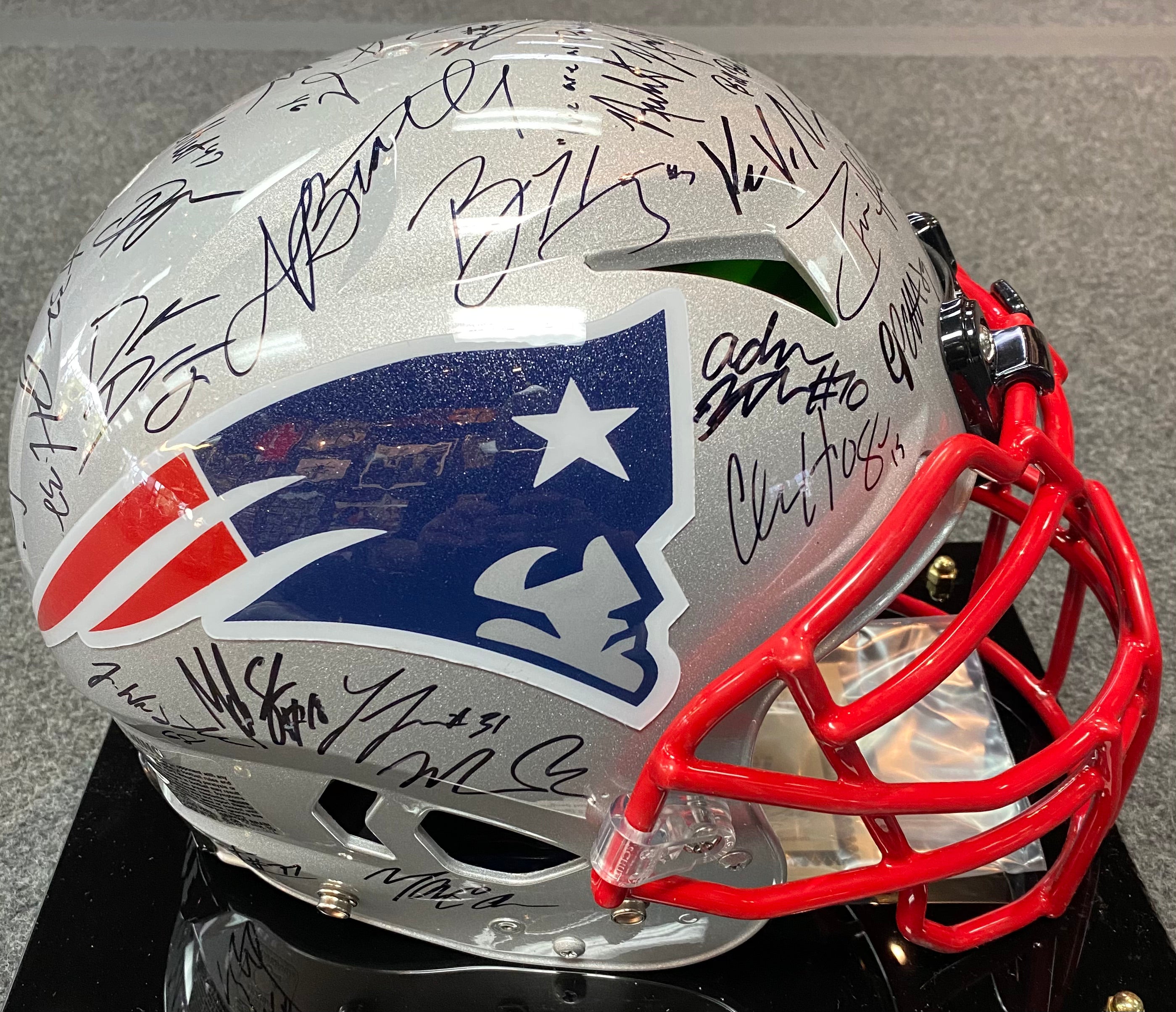 Lot Detail - New England Patriots 2004 Super Bowl Championship Team Signed  Helmet w/45 Signatures