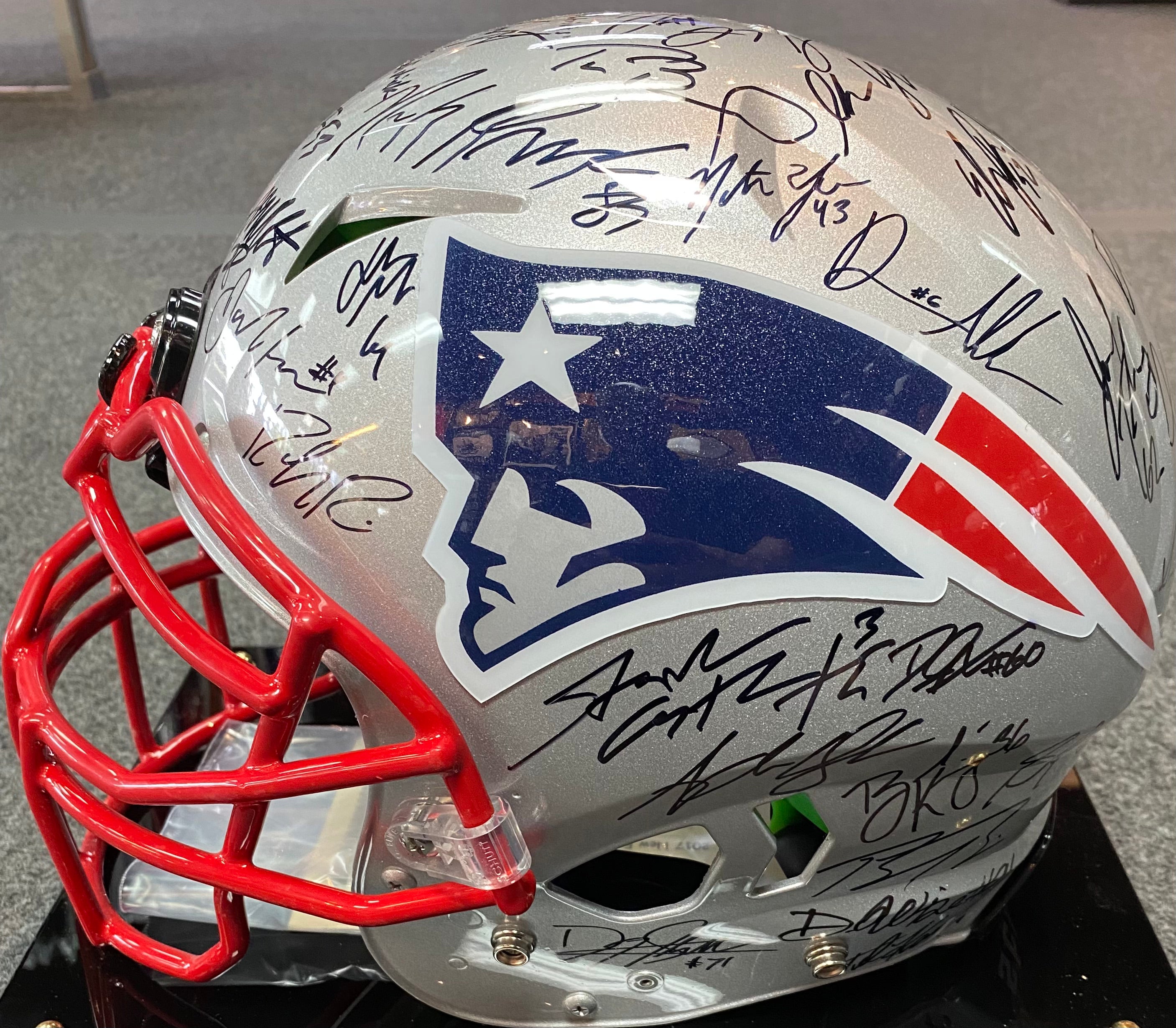 New England Patriots Super Bowl LII (52) Signed Team Signed Helmet – All In  Autographs