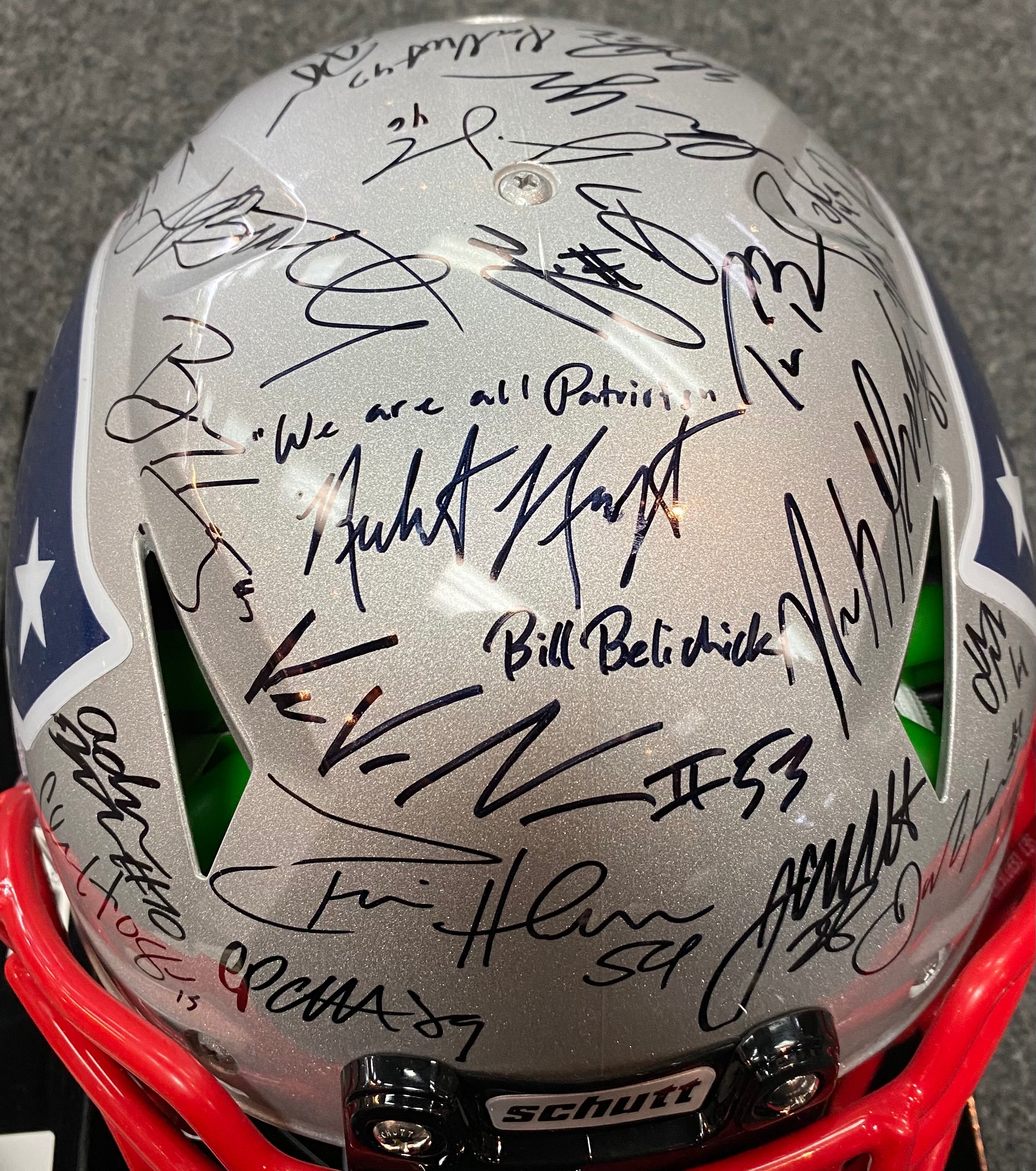 Sold at Auction: 2004 NE Patriots Super Bowl Team Signed Helmet 27/350